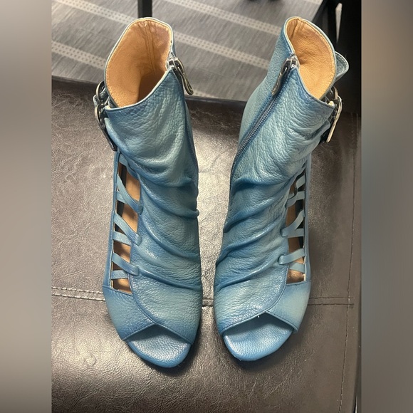 L'Artiste Spring Step Artsy Blue Leather Shooties Unique Booties Womens Size 40 - Picture 3 of 9